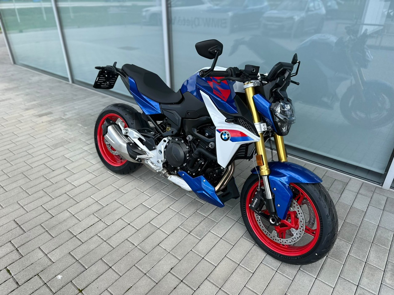 F 900 R<br>[7370054]