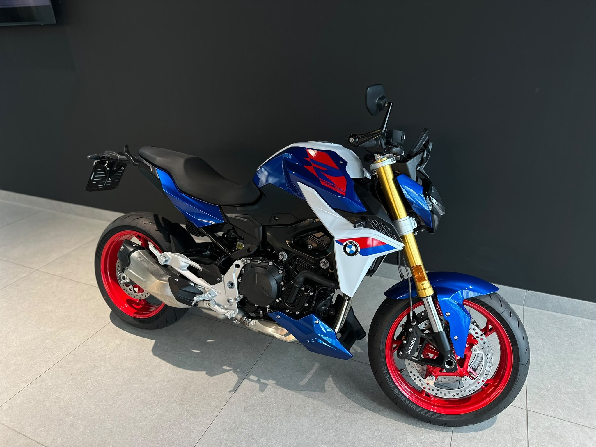 F 900 R<br>[8008202]